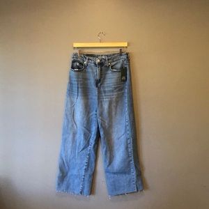Wide Leg High Waisted Light Wash Jeans Size 10!